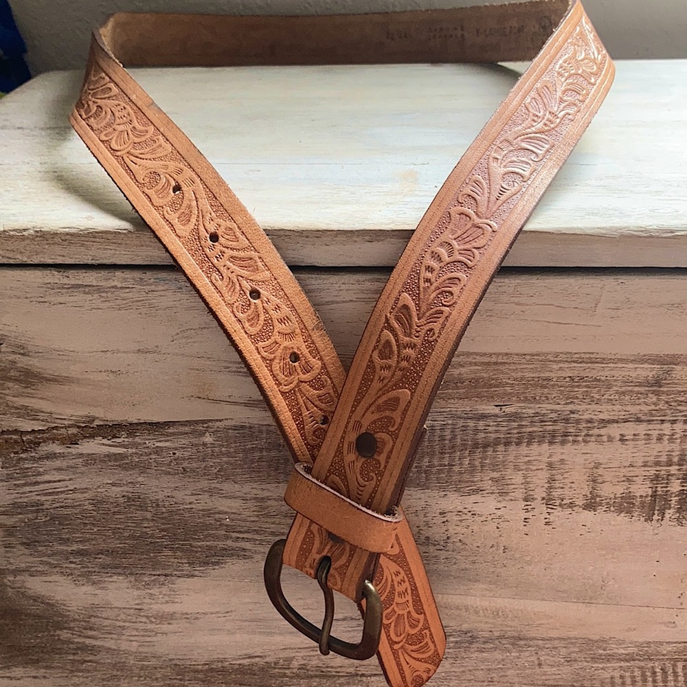 Genuine leather embroidered belt